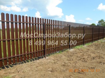 Забор из металлоштакетника с двухсторонним покрытием. Цена от 1136 руб/мп