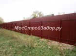 Забор из двухстороннего профнастила цена от 1006 руб за метр.
